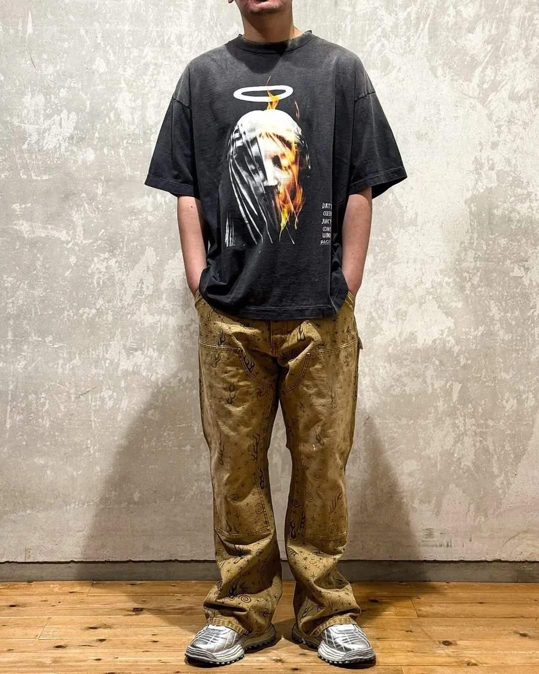 SAINT Mxxxxxx SS TEE/DEVIL DADDY/BLK Virgin Mary retro distressed printed tee, washed black S-XL, this season's hottest item, in order to give you an authentic experience, repeated debugging and polishing in printing and washing, finally meet you, the same old style, the same as the original version, cylindrical side seam OE yarn fabric/completely matched accessories, garment dyeing, heavy washing and water fading, bust bandage fading.
